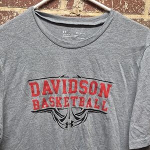 Davidson basketball Under Armor t shirt small Loose Gray